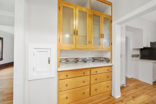 9209 S Hoyne Avenue, Chicago, IL 60643