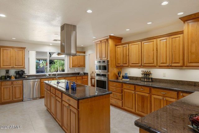 7618 W JOHN CABOT Road, Glendale, AZ 85308
