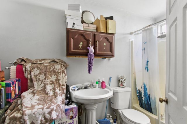 200 Lindley Dr, Sacramento, CA 95815