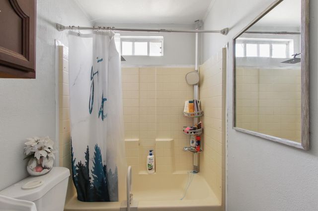 200 Lindley Dr, Sacramento, CA 95815