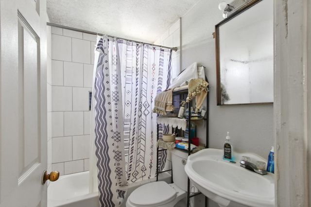 200 Lindley Dr, Sacramento, CA 95815