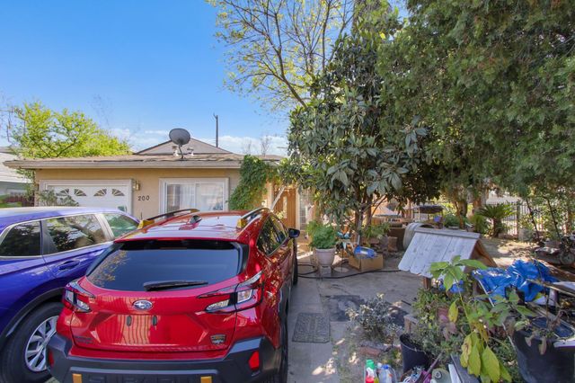 200 Lindley Dr, Sacramento, CA 95815