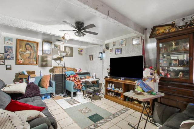 200 Lindley Dr, Sacramento, CA 95815