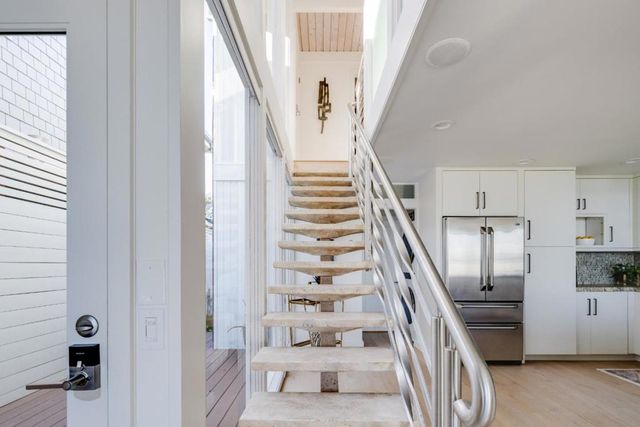 9 Rockview Drive, Santa Cruz, CA 95062