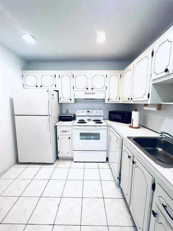 Image 7 of property listing at 226 BRITTANY E 226, Delray Beach, FL 33446