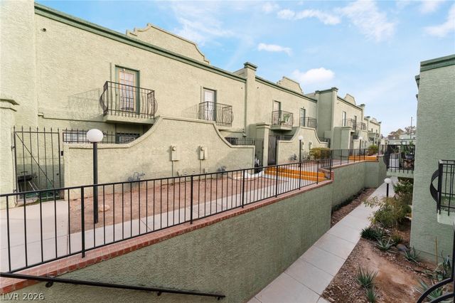 7084 BURCOT Avenue J21, Las Vegas, NV 89156