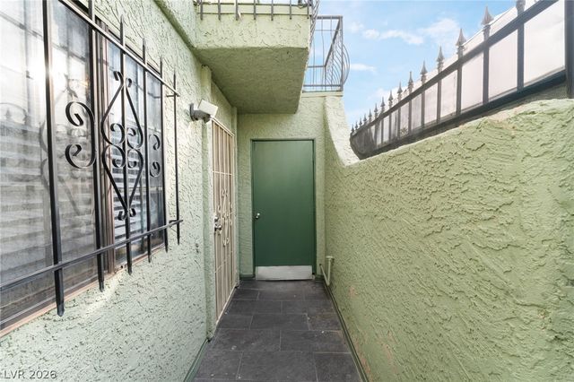 7084 BURCOT Avenue J21, Las Vegas, NV 89156