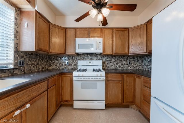7084 BURCOT Avenue J21, Las Vegas, NV 89156