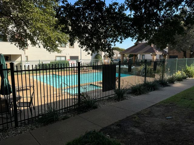 2311 Balsam Drive H105, Arlington, TX 76006