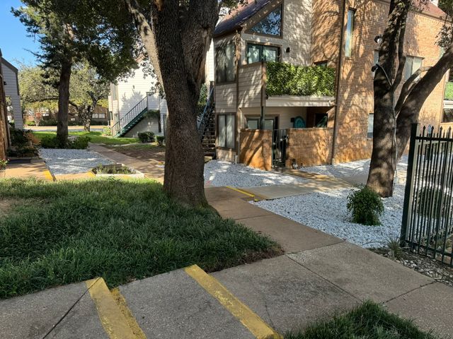 2311 Balsam Drive H105, Arlington, TX 76006