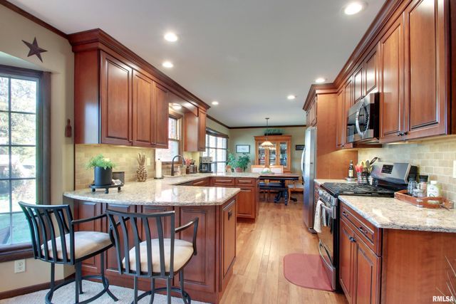 3111 CABOT Road, Quincy, IL 62301