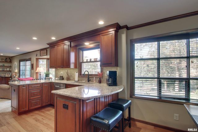 3111 CABOT Road, Quincy, IL 62301