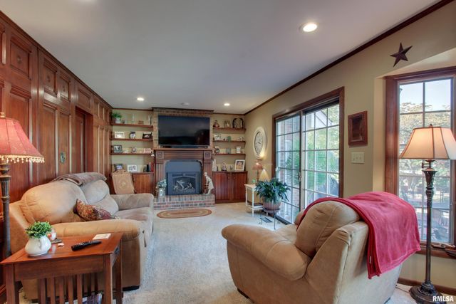 3111 CABOT Road, Quincy, IL 62301