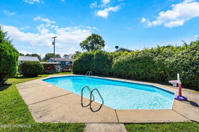 1108 Anchor Avenue, Beachwood, NJ 08722