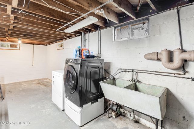 1108 Anchor Avenue, Beachwood, NJ 08722