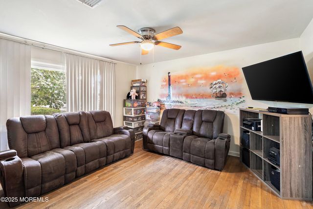 1108 Anchor Avenue, Beachwood, NJ 08722