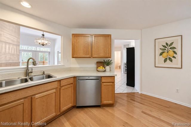 2674 Bass Wood Lane, Wixom, MI 48393
