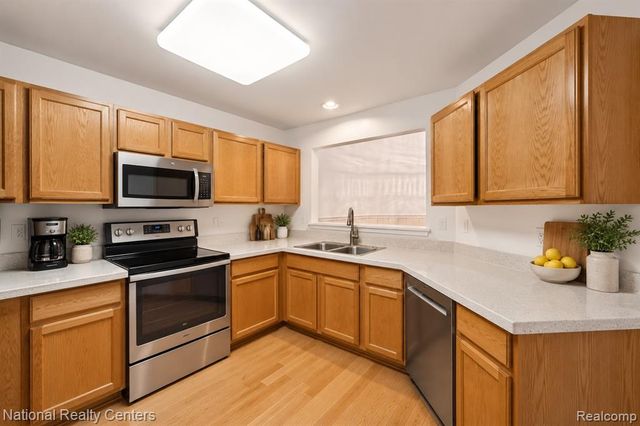 2674 Bass Wood Lane, Wixom, MI 48393