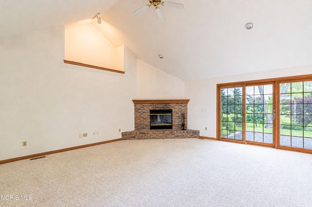 917 S Lallendorf Road, Oregon, OH 43616
