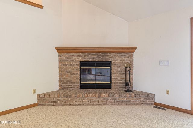 917 S Lallendorf Road, Oregon, OH 43616