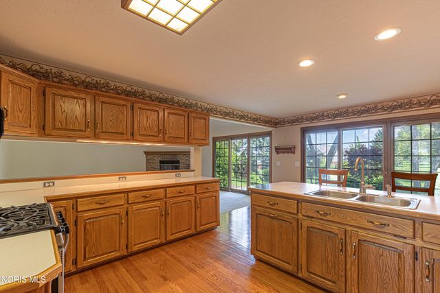 917 S Lallendorf Road, Oregon, OH 43616