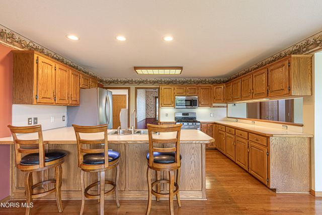 917 S Lallendorf Road, Oregon, OH 43616