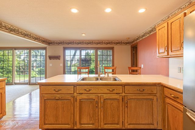 917 S Lallendorf Road, Oregon, OH 43616