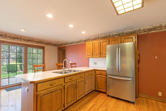 917 S Lallendorf Road, Oregon, OH 43616