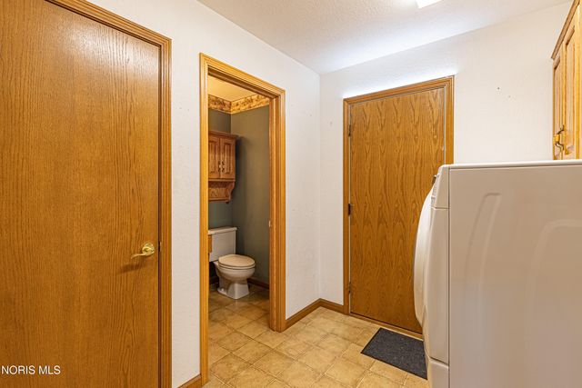 917 S Lallendorf Road, Oregon, OH 43616