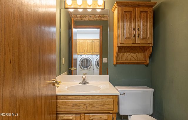 917 S Lallendorf Road, Oregon, OH 43616