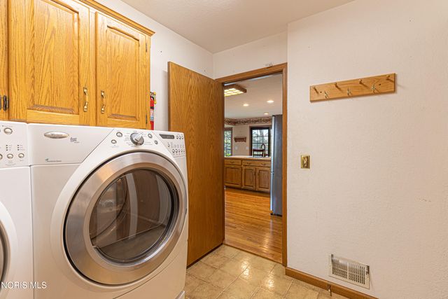 917 S Lallendorf Road, Oregon, OH 43616