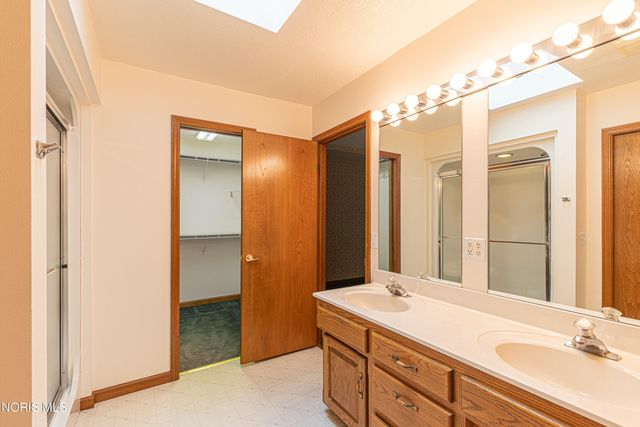 917 S Lallendorf Road, Oregon, OH 43616