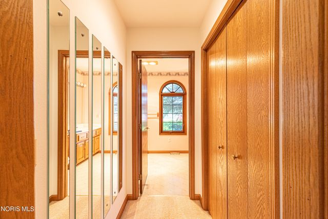 917 S Lallendorf Road, Oregon, OH 43616