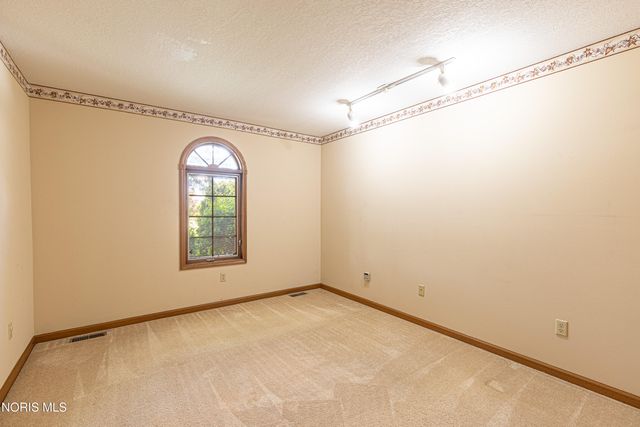 917 S Lallendorf Road, Oregon, OH 43616