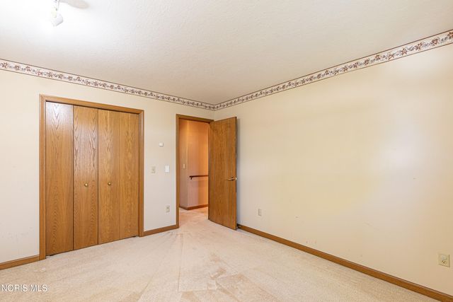 917 S Lallendorf Road, Oregon, OH 43616