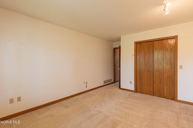 917 S Lallendorf Road, Oregon, OH 43616