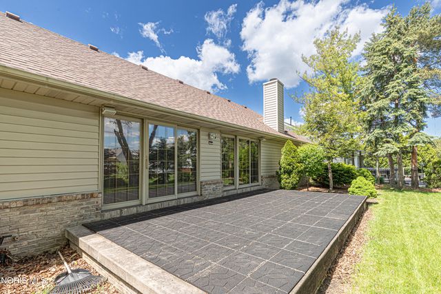 917 S Lallendorf Road, Oregon, OH 43616
