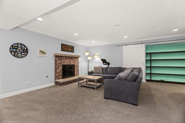 1646 Finsbury Lane, La Grange Park, IL 60526