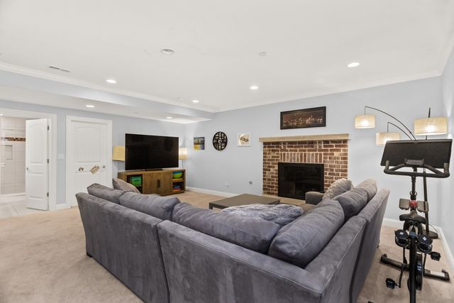 1646 Finsbury Lane, La Grange Park, IL 60526