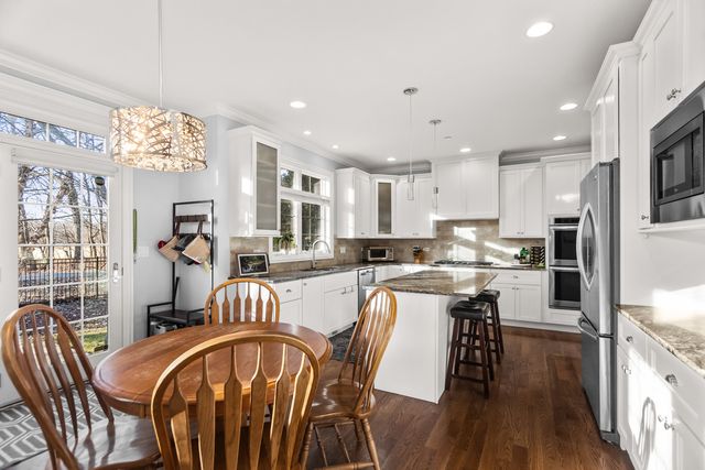 1646 Finsbury Lane, La Grange Park, IL 60526