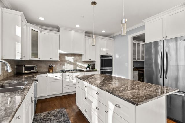 1646 Finsbury Lane, La Grange Park, IL 60526