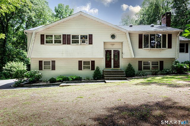 8 Old Towantic Hill Road, Oxford, CT 06478
