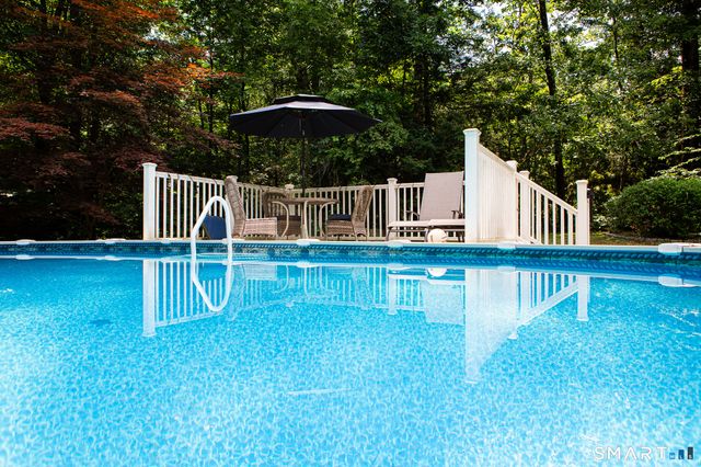 8 Old Towantic Hill Road, Oxford, CT 06478