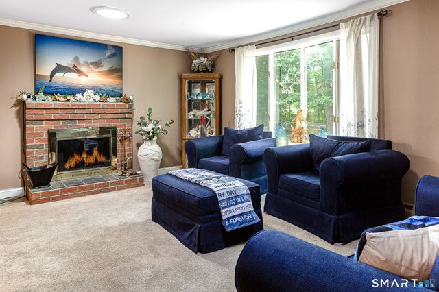 8 Old Towantic Hill Road, Oxford, CT 06478