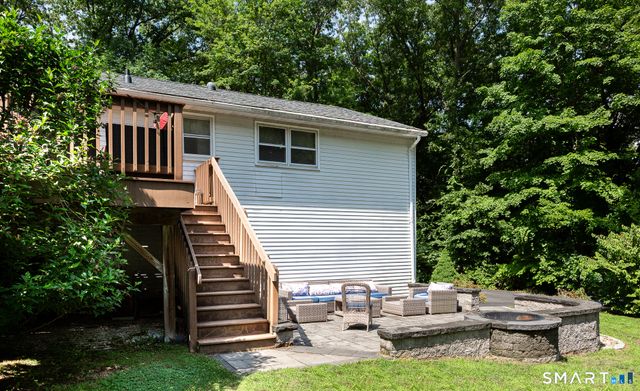 8 Old Towantic Hill Road, Oxford, CT 06478