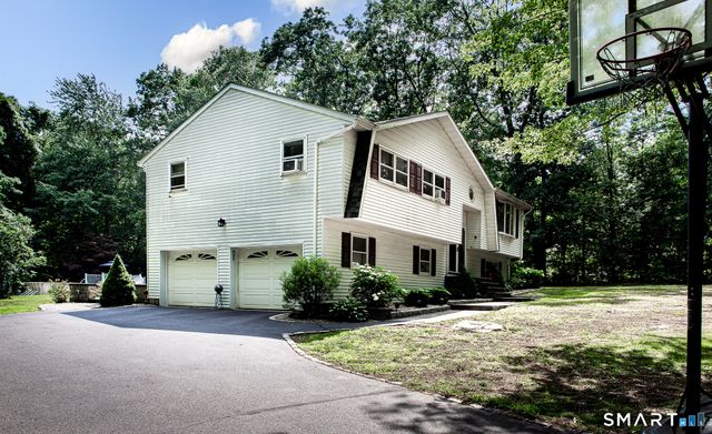 8 Old Towantic Hill Road, Oxford, CT 06478