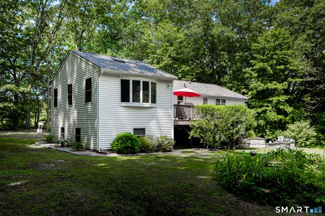 8 Old Towantic Hill Road, Oxford, CT 06478