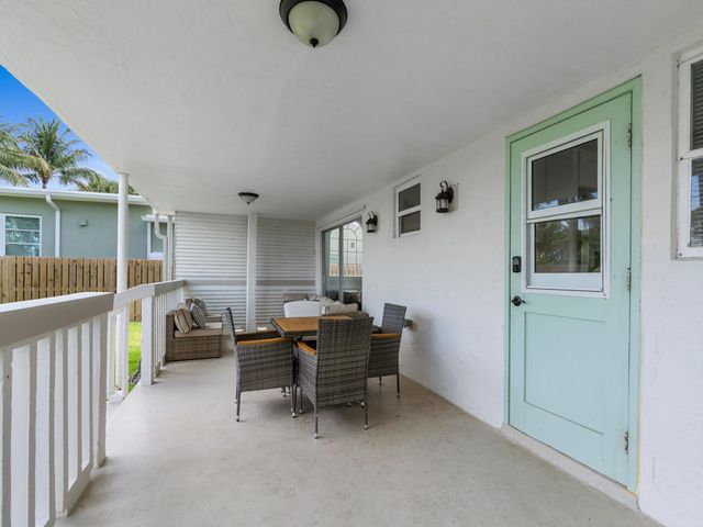 422 N Lakeside Drive, Lake Worth Beach, FL 33460
