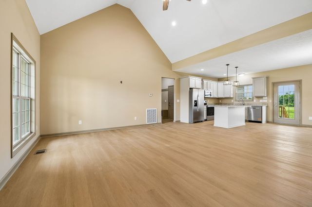 245 Makinley Dr, Lafayette, TN 37083