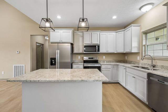 245 Makinley Dr, Lafayette, TN 37083